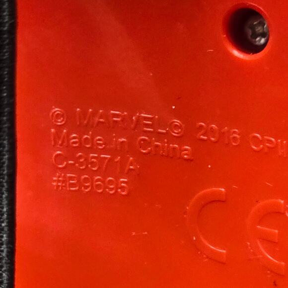 Hasbro Marvel Spiderman Homecoming Spider Moving Brows Mask & Cape Halloween Set - Picture 4 of 16